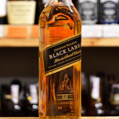 Віскі Johnnie Walker Black label 12 років витримки 1л 40% Віскі на GRADUS.MARKET. Тел: 063 6987172. Доставка, гарантія, кращі ціни!