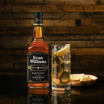 Бурбон Evan Williams Black 0,5 л 43% Виски в GRADUS.MARKET. Тел: 063 6987172. Доставка, гарантия, лучшие цены!