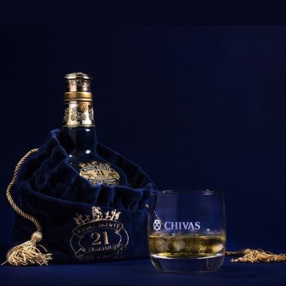 Виски Chivas Regal Royal Salute 21 год выдержки 0,7 л 40% в подарочной упаковке Алкоголь и слабоалкогольные напитки в GRADUS.MARKET. Тел: 063 6987172. Доставка, гарантия, лучшие цены!