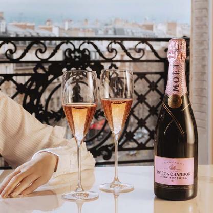 Шампанское Moet + Chandon Rose Imperial сухое розовое 0,75л 12% в подарочной упаковке Шампанское сухое в GRADUS.MARKET. Тел: 063 6987172. Доставка, гарантия, лучшие цены!