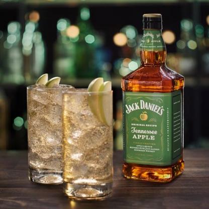 Віскі-лікер Jack Daniel's Tennessee Apple 0,7л 35% Алкоголь і слабоалкогольні напої на GRADUS.MARKET. Тел: 063 6987172. Доставка, гарантія, кращі ціни!