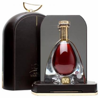 Коньяк Martell L'Or 0,7л 40% у престижній упаковці Коньяк витримка 50 років на GRADUS.MARKET. Тел: 063 6987172. Доставка, гарантія, кращі ціни!