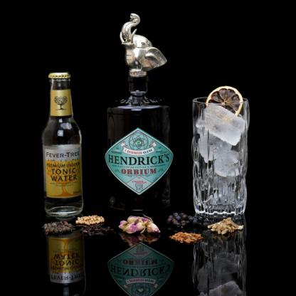 Шотландський джин Hendrick's Orbium 0,7л 43,4% Джин на GRADUS.MARKET. Тел: 063 6987172. Доставка, гарантія, кращі ціни!