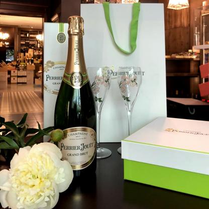 Шампанское Perrier Jouet Grand Brut 0,75 л 12% в коробке Шампанское брют в GRADUS.MARKET. Тел: 063 6987172. Доставка, гарантия, лучшие цены!