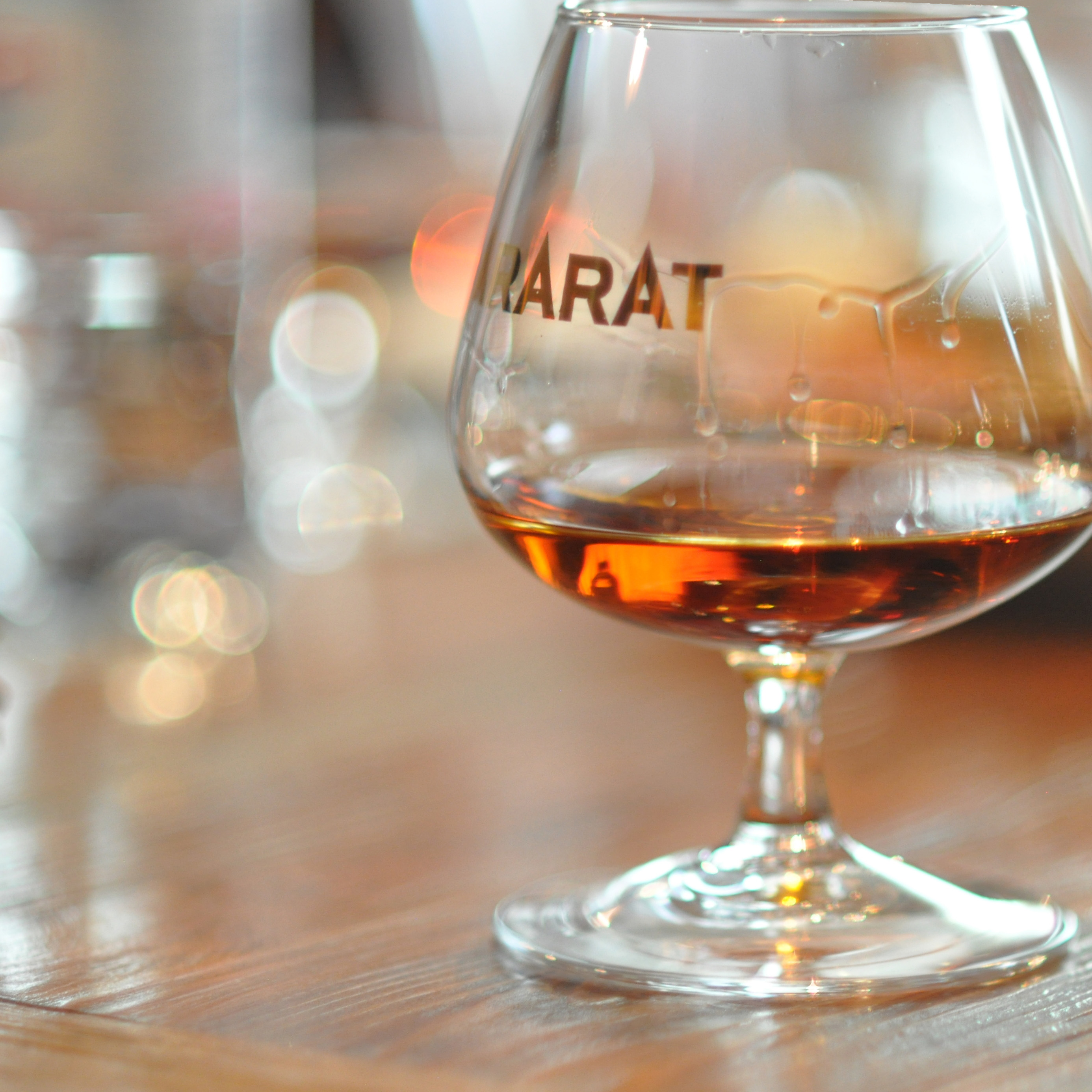 Бренди армянское Ararat Yеrevan 10 лет выдержки 0,75л 57% в подарочной коробке Бренди в GRADUS.MARKET. Тел: 063 6987172. Доставка, гарантия, лучшие цены!, фото3